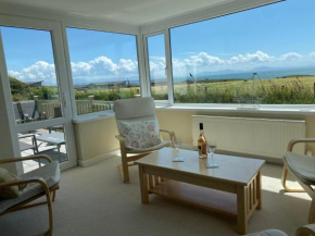 Spacious Bungalow with Amazing Sea Views